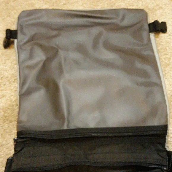 Calvin Klein Crossover Bag - Picture 7 of 9